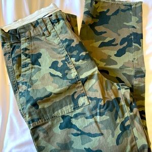 NEW with tags stylish Gap camouflage pants size 10